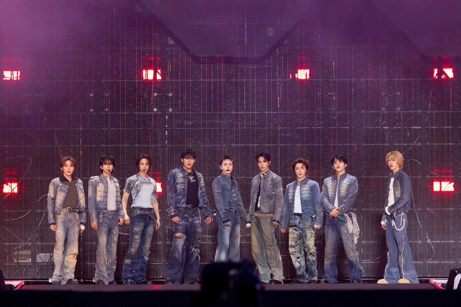 13 ca sĩ là điều kì diệu của showbiz: Đưa công ty phá sản gia nhập tập đoàn số 1, ngoại lệ của mọi “lời nguyền chết chóc”- Ảnh 1.