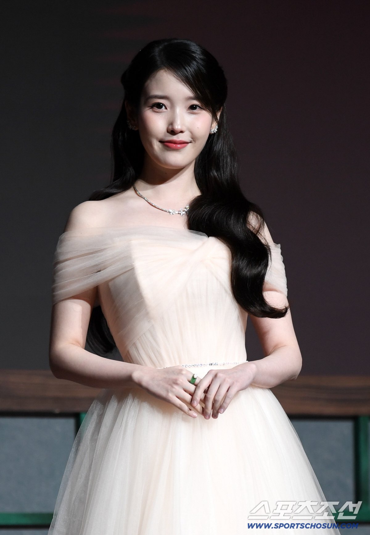 Cặp đôi hoàng tử - công chúa đẹp nhất 2026 là đây: Visual cổ tích thần tiên, xa hoa lộng lẫy chói cả mắt- Ảnh 5.