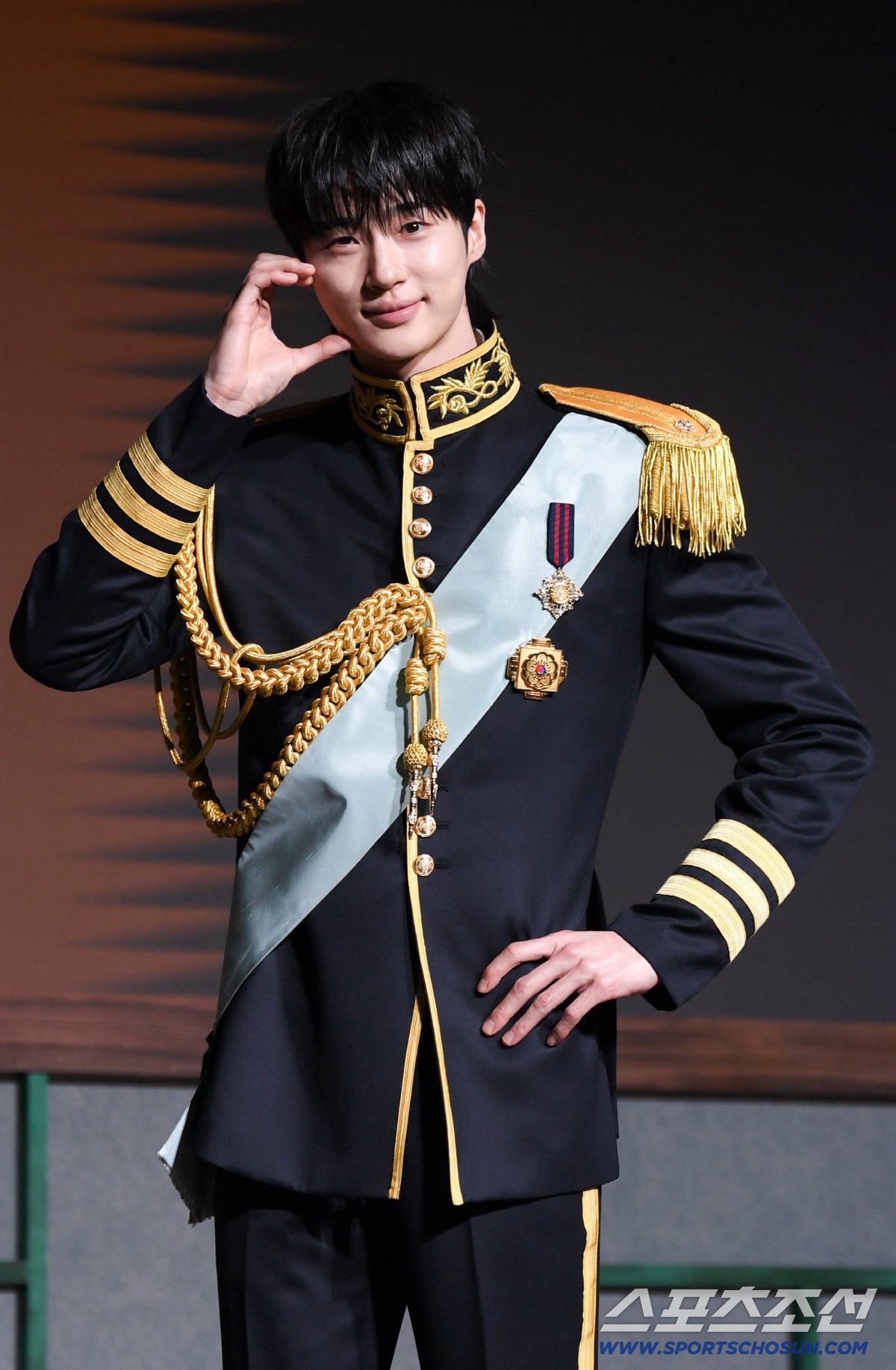 Cặp đôi hoàng tử - công chúa đẹp nhất 2026 là đây: Visual cổ tích thần tiên, xa hoa lộng lẫy chói cả mắt- Ảnh 7.