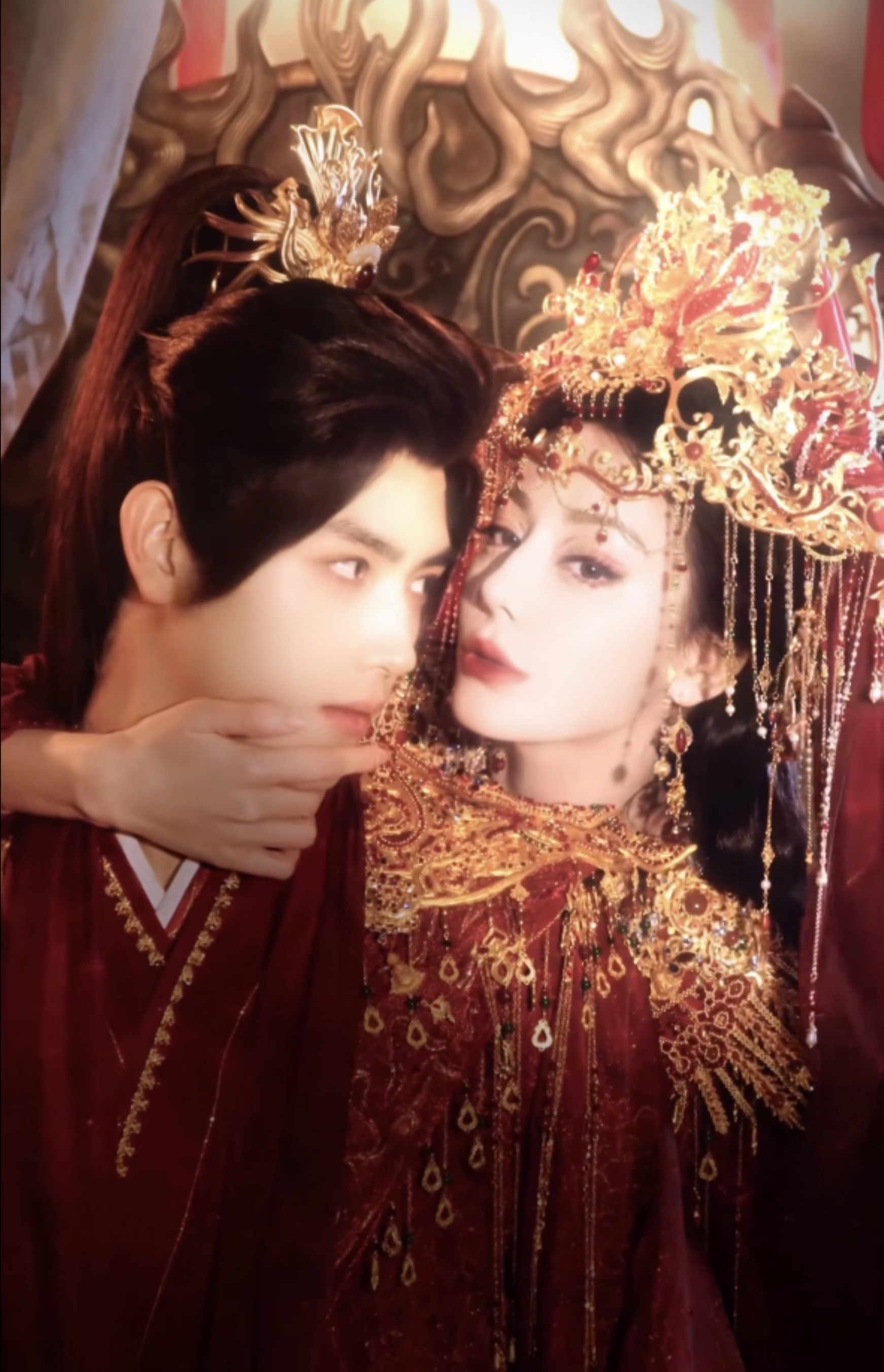 Chưa từng có bộ ảnh cưới nào đáng sợ thế này: Cô dâu trông như dì chú rể, đơ hơn tượng đá ngàn năm- Ảnh 2.