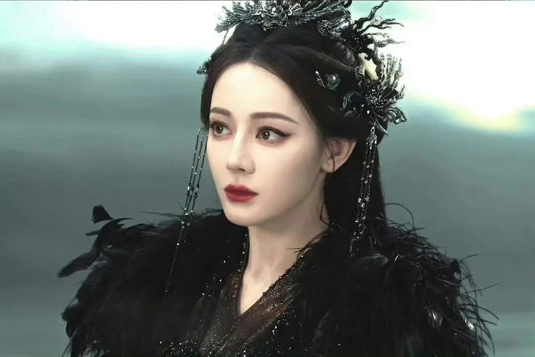 Chưa từng có bộ ảnh cưới nào đáng sợ thế này: Cô dâu trông như dì chú rể, đơ hơn tượng đá ngàn năm- Ảnh 6.