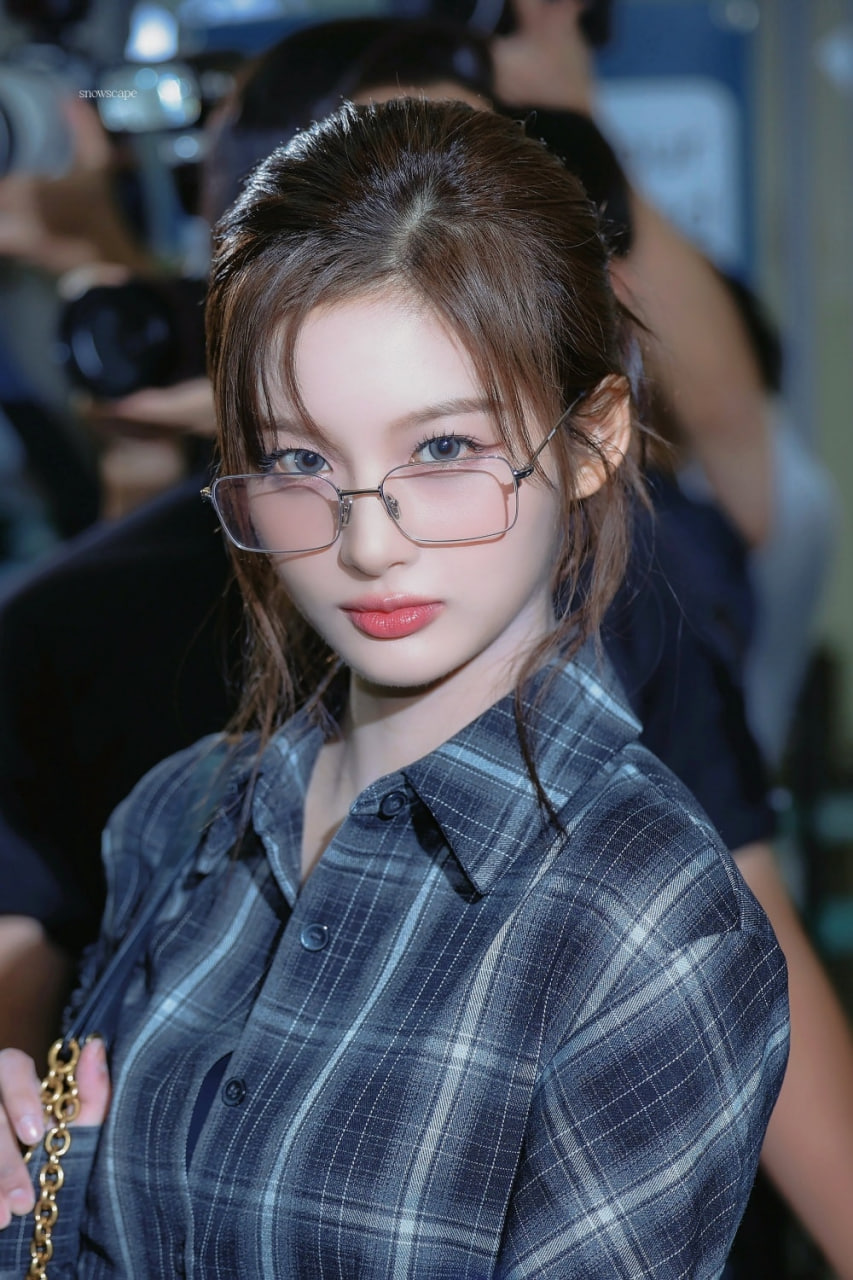 Cú ngã điếng người của đệ nhất mỹ nhân showbiz, vừa đau vừa ngại mà sao vẫn xinh mê hồn!- Ảnh 4.