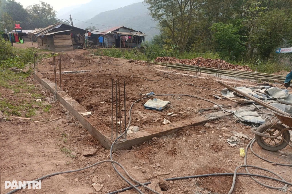 Nỗ lực vượt khó xây dựng công trình phòng học Dân trí ở bản biên giới - 2