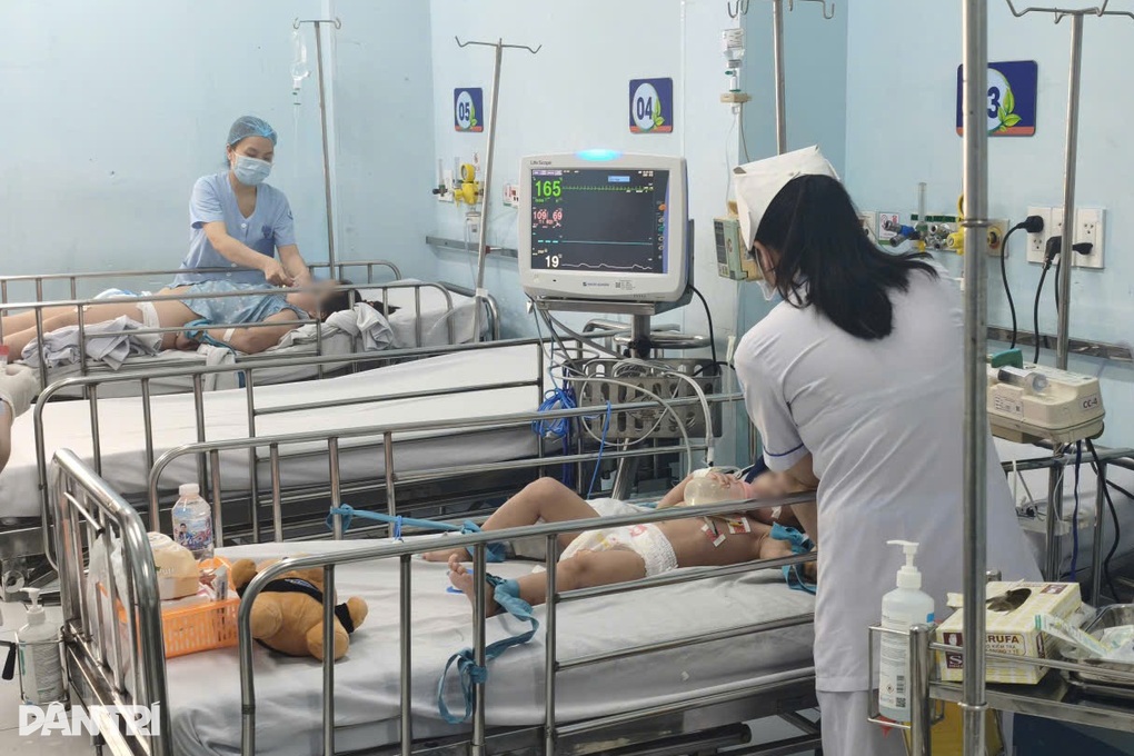 TPHCM ghi nhận hơn 9.100 ca mắc tay chân miệng, 6 người nhiễm não mô cầu - 2 TPHCM ghi nhận hơn 9.100 ca mắc tay chân miệng, 6 người nhiễm não mô cầu - 2