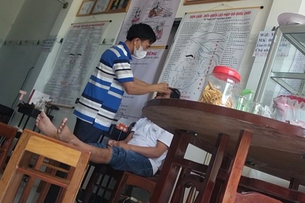 Vụ bị tâm thần nặng vẫn chữa bệnh cho người dân: Tạm dừng hoạt động cơ sở - 1 Vụ bị tâm thần nặng vẫn chữa bệnh cho người dân: Tạm dừng hoạt động cơ sở - 1