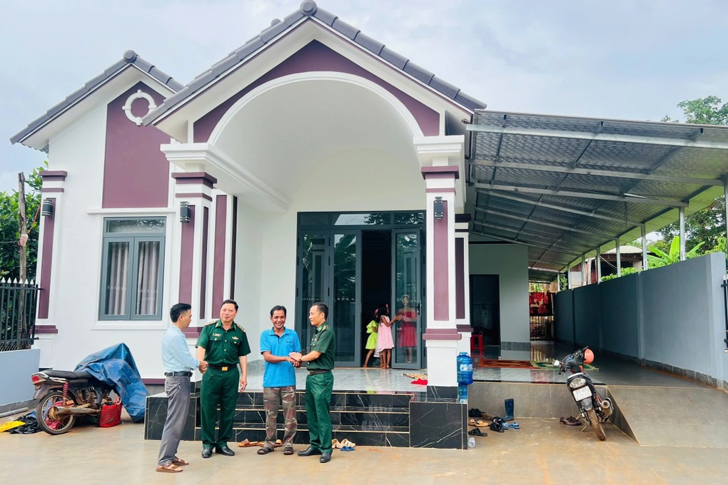 Những chuyện tình xuyên biên giới đơm hoa, kết trái dọc phên dậu - 3