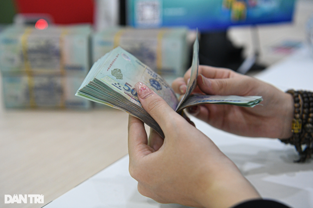 Lãi suất ngân hàng vượt 9%/năm, gửi tiền ở đâu lời nhất? - 1