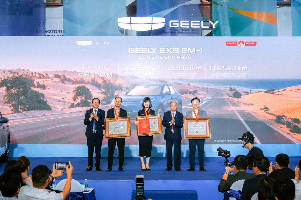 Geely Việt Nam xác lập 3 kỷ lục Việt Nam với dòng xe SUV PHEV Geely EX5 EM-i - 2