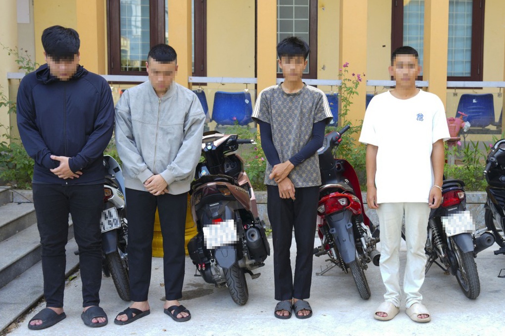 Nhóm thanh thiếu niên náo loạn đường phố còn phát trực tiếp khoe vi phạm - 1 Nhóm thanh thiếu niên náo loạn đường phố còn phát trực tiếp khoe vi phạm - 1