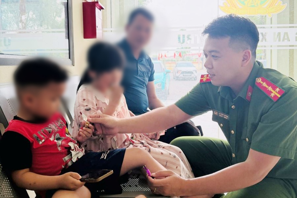 Ba mẹ con được tìm thấy an toàn sau tin đồn nhảy sông ở Hưng Yên - 1