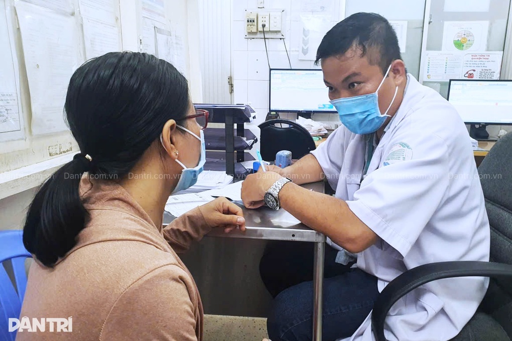 Nhiều người bị chuột cắn phải vào viện tiêm phòng dại - 2 Nhiều người bị chuột cắn phải vào viện tiêm phòng dại - 2