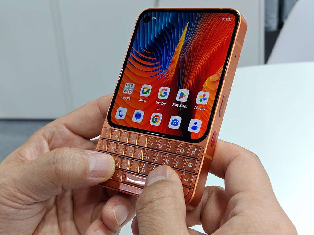 Điện thoại độc lạ giúp công ty huy động được 3 triệu USD sau 11 phút - 2