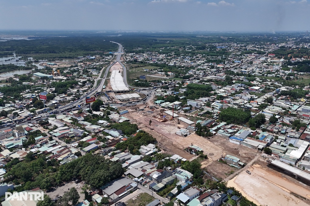 Nguy cơ chậm tiến độ cao tốc Bến Lức - Long Thành vì 5 nhà dân chưa di dời - 1 Nguy cơ chậm tiến độ cao tốc Bến Lức - Long Thành vì 5 nhà dân chưa di dời - 1