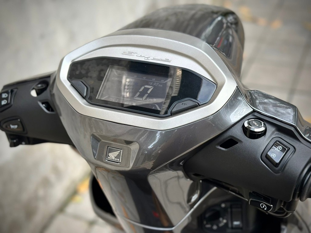 Xe độc lạ Honda Stylo: Dáng giống Yamaha Grande, giá ngang SH chính hãng - 4