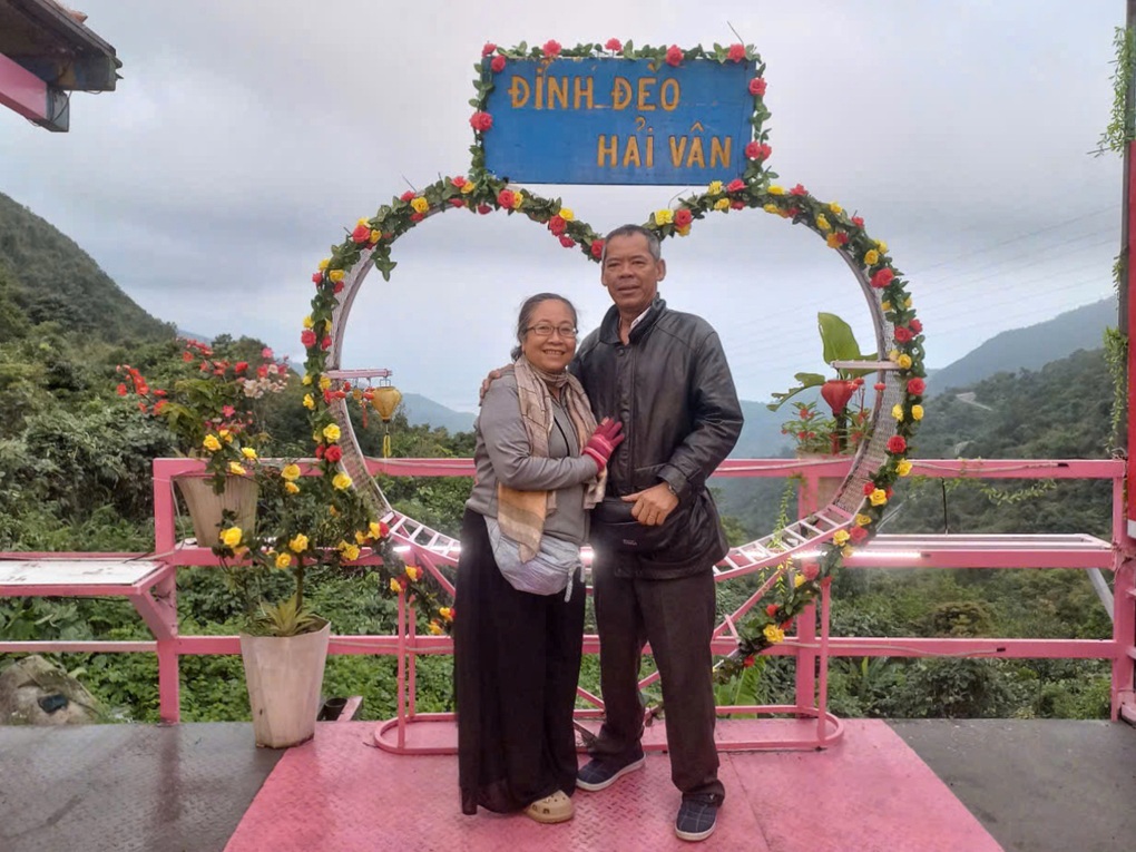 Vợ chồng U60 ở Tây Ninh bán đàn heo thực hiện ước mơ lái mô tô xuyên Việt - 4 Vợ chồng U60 ở Tây Ninh bán đàn heo thực hiện ước mơ lái mô tô xuyên Việt - 4