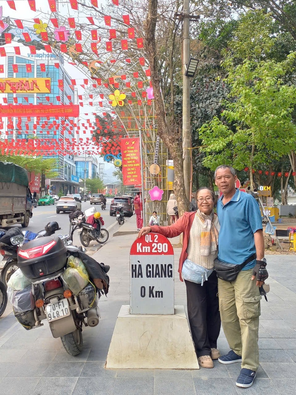 Vợ chồng U60 ở Tây Ninh bán đàn heo thực hiện ước mơ lái mô tô xuyên Việt - 5 Vợ chồng U60 ở Tây Ninh bán đàn heo thực hiện ước mơ lái mô tô xuyên Việt - 5