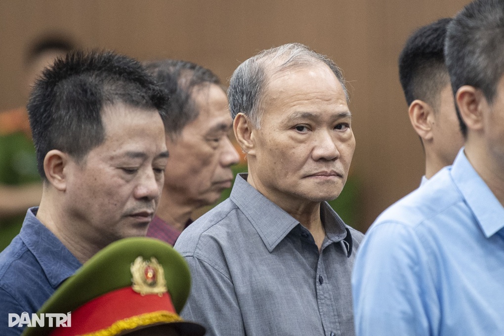 Cựu Thứ trưởng Hoàng Văn Thắng bị tuyên 4 năm tù - 2 Cựu Thứ trưởng Hoàng Văn Thắng bị tuyên 4 năm tù - 2