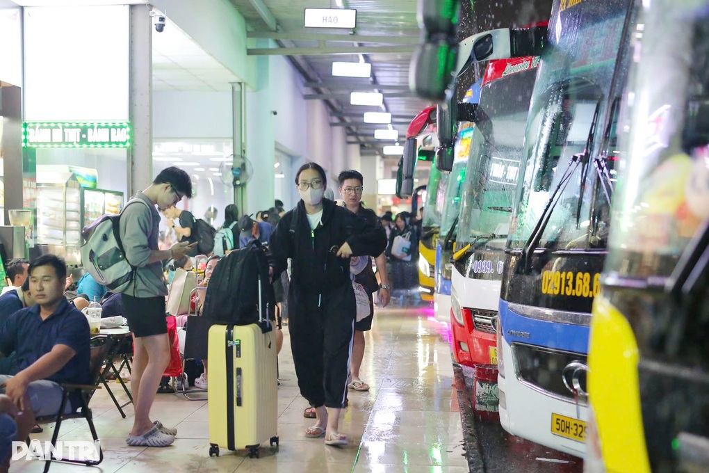 Các bến xe tại TPHCM tăng giá vé không quá 40% dịp lễ 30/4 - 1 Các bến xe tại TPHCM tăng giá vé không quá 40% dịp lễ 30/4 - 1