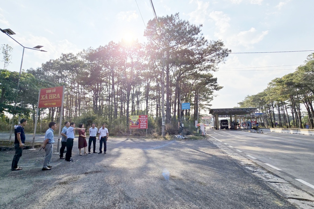 Cán bộ xã mất gần nửa tháng lương trả phí qua trạm BOT đi làm hàng ngày - 2 Cán bộ xã mất gần nửa tháng lương trả phí qua trạm BOT đi làm hàng ngày - 2