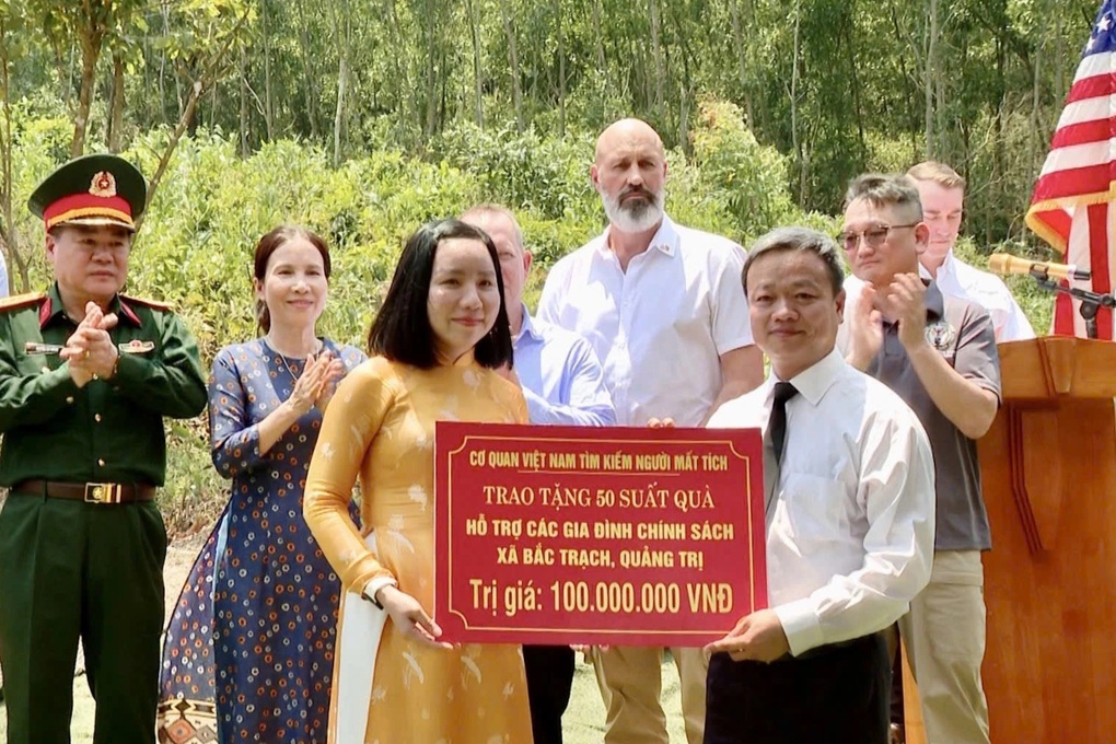 Tưởng niệm 16 nạn nhân vụ tai nạn trực thăng 25 năm trước - 2 Tưởng niệm 16 nạn nhân vụ tai nạn trực thăng 25 năm trước - 2