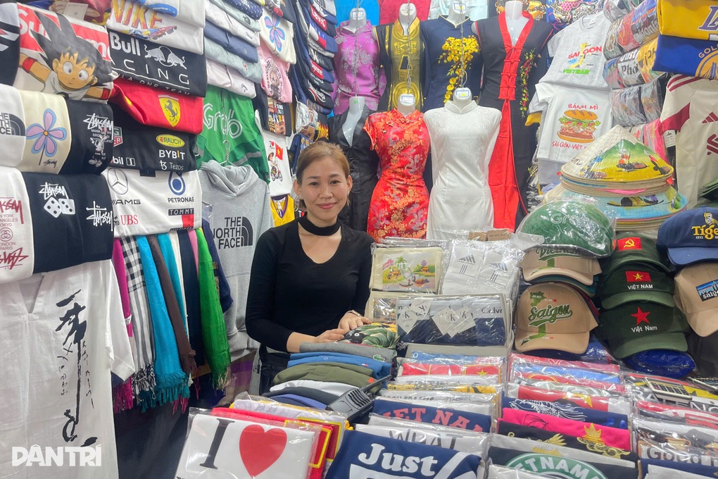 Tiểu thương chợ nói tiếng Anh gây “sốt”: Xa quê lập nghiệp, mua nhà TPHCM - 1 Tiểu thương chợ nói tiếng Anh gây “sốt”: Xa quê lập nghiệp, mua nhà TPHCM - 1