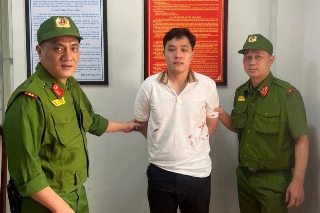 Khống chế nam thanh niên dùng hung khí tấn công tài xế xe ghép ở Linh Đàm - 1 Khống chế nam thanh niên dùng hung khí tấn công tài xế xe ghép ở Linh Đàm - 1