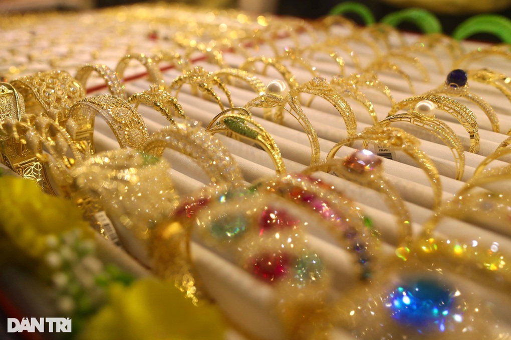 Vàng trong nước lên 177 triệu đồng/lượng, cùng chiều giá thế giới - 1