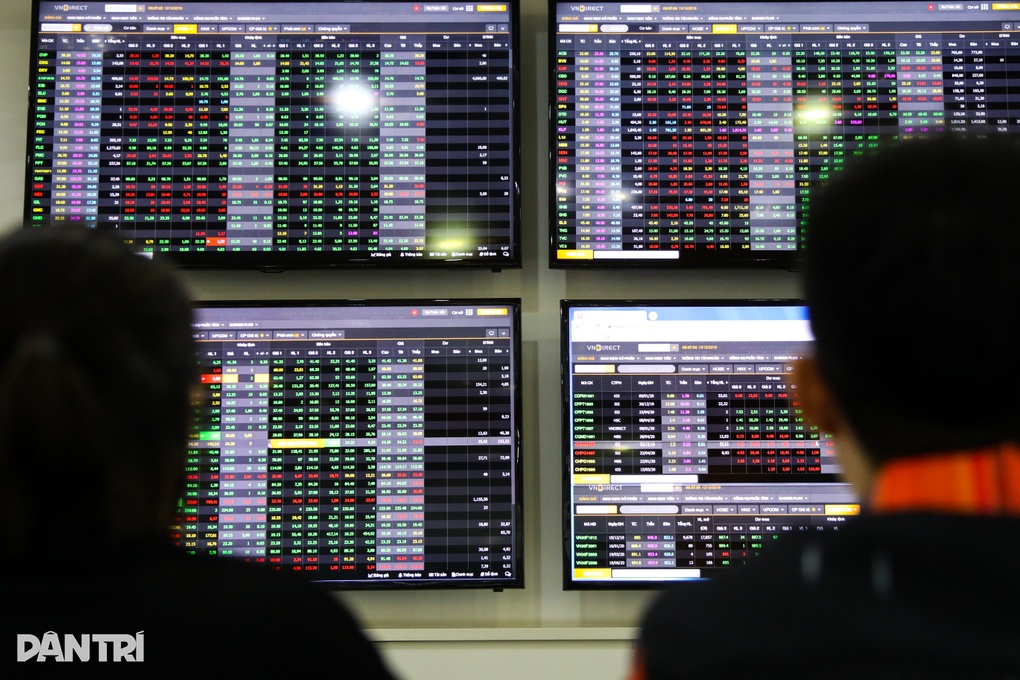 Chứng khoán tăng gần 59 điểm sau tin thị trường được nâng hạng - 1 Chứng khoán tăng gần 59 điểm sau tin thị trường được nâng hạng - 1