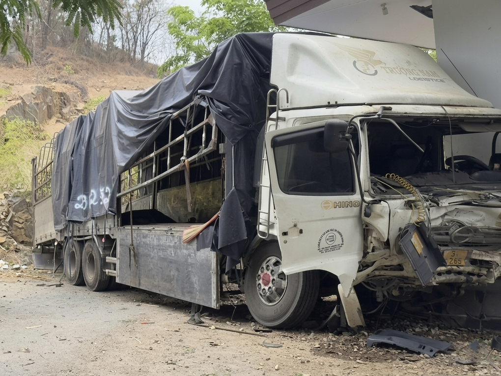Xe tải lao xuống vực ở Lâm Đồng, 3 người tử vong - 1 Xe tải lao xuống vực ở Lâm Đồng, 3 người tử vong - 1