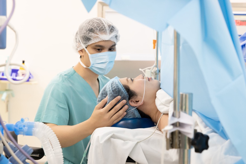 Á hậu Quỳnh Châu sinh con trai đầu lòng, biết ơn bố mẹ chồng - 1 Á hậu Quỳnh Châu sinh con trai đầu lòng, biết ơn bố mẹ chồng - 1