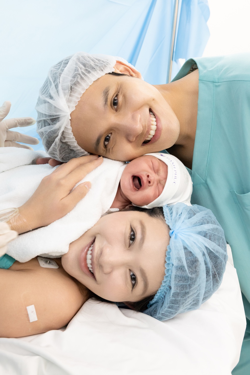 Á hậu Quỳnh Châu sinh con trai đầu lòng, biết ơn bố mẹ chồng - 2 Á hậu Quỳnh Châu sinh con trai đầu lòng, biết ơn bố mẹ chồng - 2