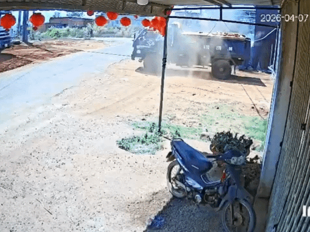 Chú rể gặp nạn trong ngày cưới do sợi dây nối 2 xe tải căng ngang đường - 1