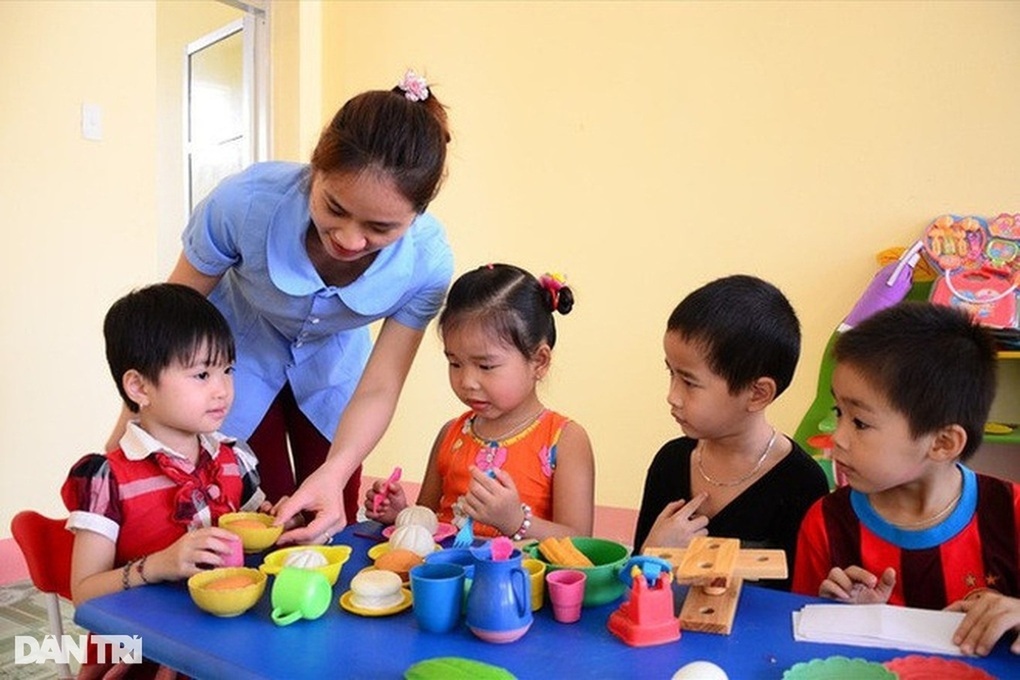 Làm việc 10 tiếng mỗi ngày, giáo viên mầm non không có thời gian chăm con - 1