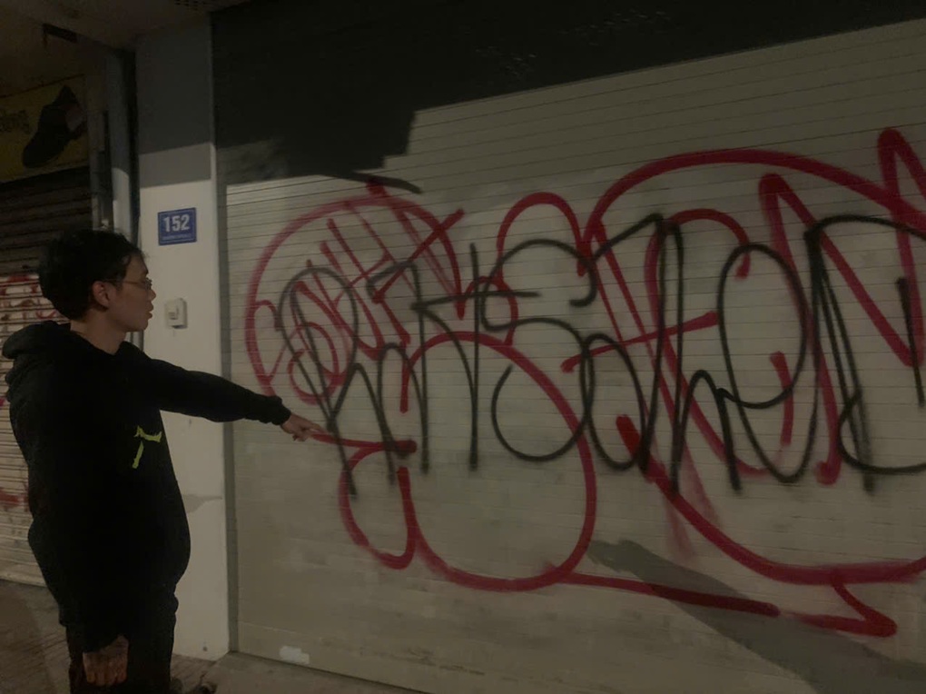 Xử lý nam thanh niên đam mê vẽ bậy ở TPHCM - 1