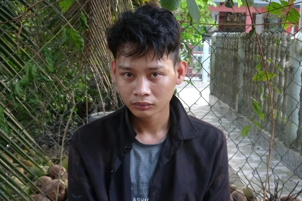 Đối tượng vận chuyển ma túy giấu nhiều súng, đạn trong người - 2