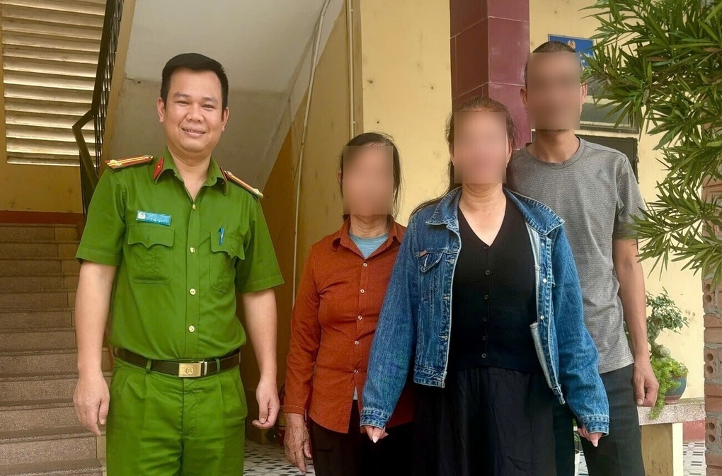 Người phụ nữ đoàn tụ với gia đình sau hơn 30 năm thất lạc - 1