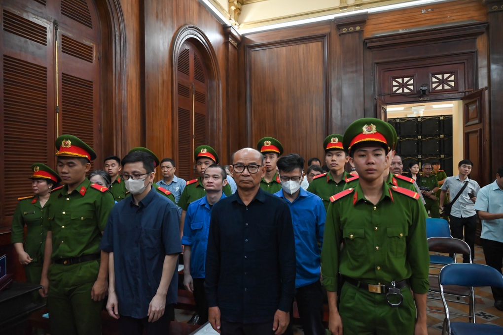 Cựu Phó Chủ tịch TPHCM thừa nhận sai phạm, nộp 1,6 tỷ đồng khắc phục - 1