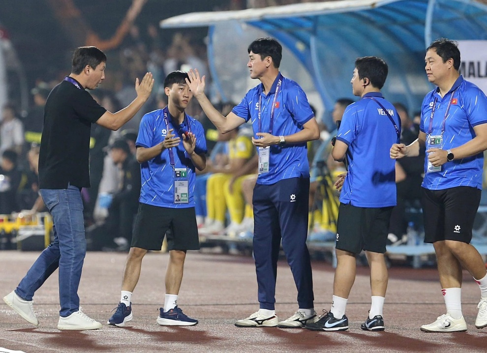 Trợ lý số 1 người Hàn Quốc bất ngờ chia tay HLV Kim Sang Sik - 1