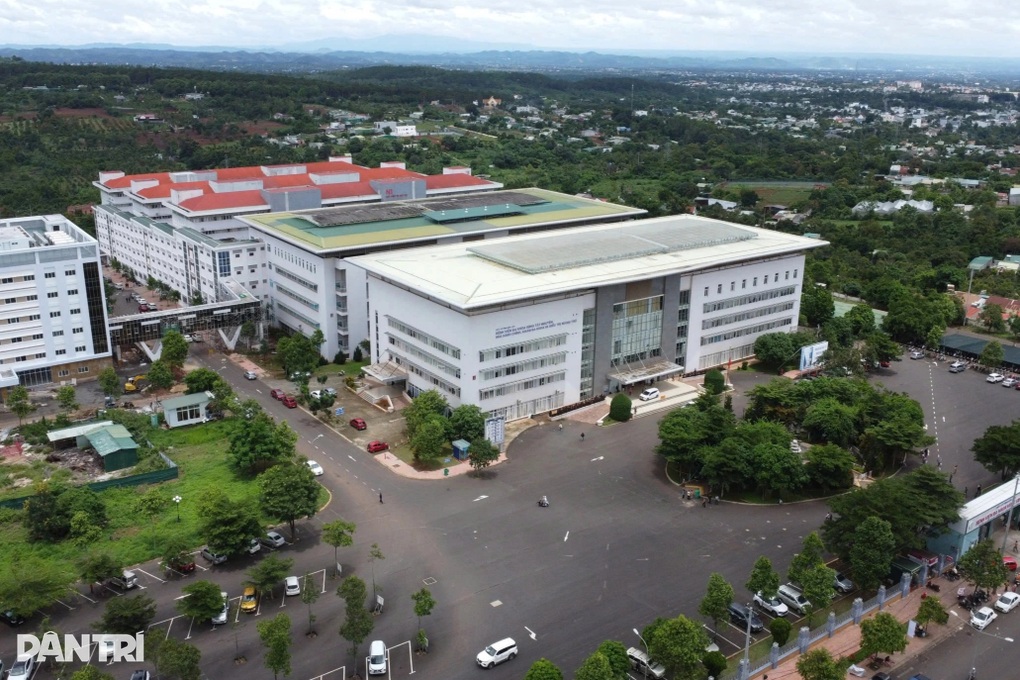 Loạt vướng mắc tồn đọng cần tháo gỡ tại Bệnh viện Đa khoa vùng Tây Nguyên - 1 Loạt vướng mắc tồn đọng cần tháo gỡ tại Bệnh viện Đa khoa vùng Tây Nguyên - 1
