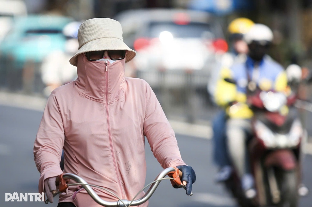 Nam Bộ nắng nóng trên 37 độ C, sắp đón mưa giải nhiệt - 1 Nam Bộ nắng nóng trên 37 độ C, sắp đón mưa giải nhiệt - 1