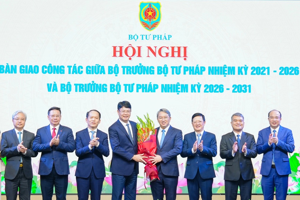 Chánh Văn phòng Trung ương Đảng: “Luôn coi Bộ Tư pháp là mái nhà của mình” - 2 Chánh Văn phòng Trung ương Đảng: “Luôn coi Bộ Tư pháp là mái nhà của mình” - 2