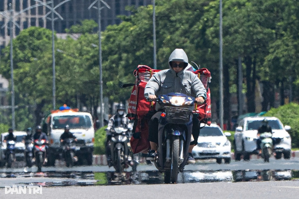 Nắng nóng gia tăng trên cả nước, cường độ gay gắt hơn nhiều năm - 1 Nắng nóng gia tăng trên cả nước, cường độ gay gắt hơn nhiều năm - 1