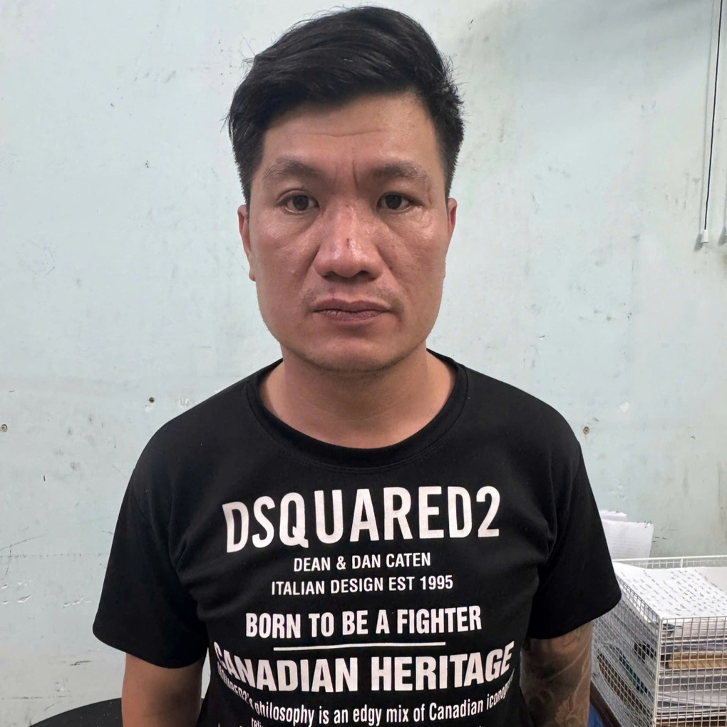 Tạm giữ khẩn cấp gã đàn ông tấn công bà lão ở quán ăn - 1