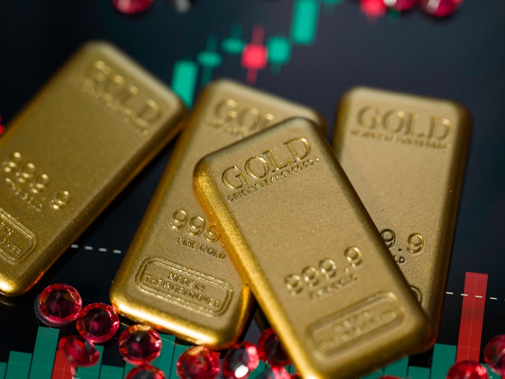 Dự báo vàng có thể chạm 6.000 USD nhưng đi kèm những cú giật thót tim - 1