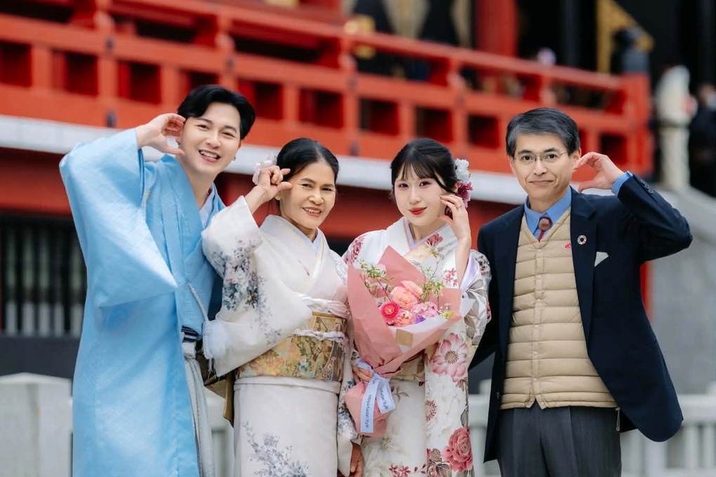 Cô gái Nhật xinh đẹp phải lòng chàng quản lý Việt Nam - 3