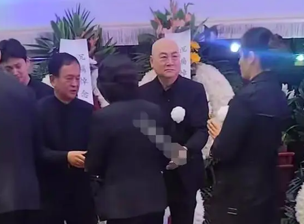 Dàn sao phim Tây du ký xúc động tiễn biệt vợ “Đường Tăng” Trì Trọng Thụy - 1