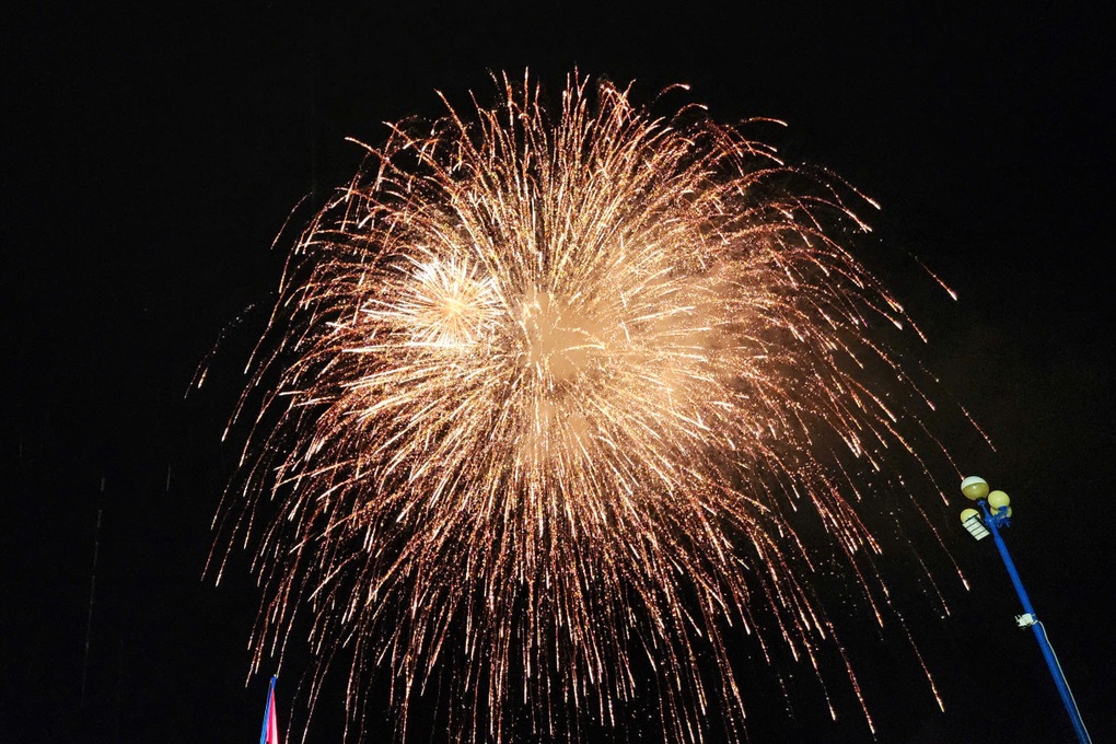 Cà Mau bắn pháo hoa nghệ thuật ngày 25/4 và 30/4 - 1