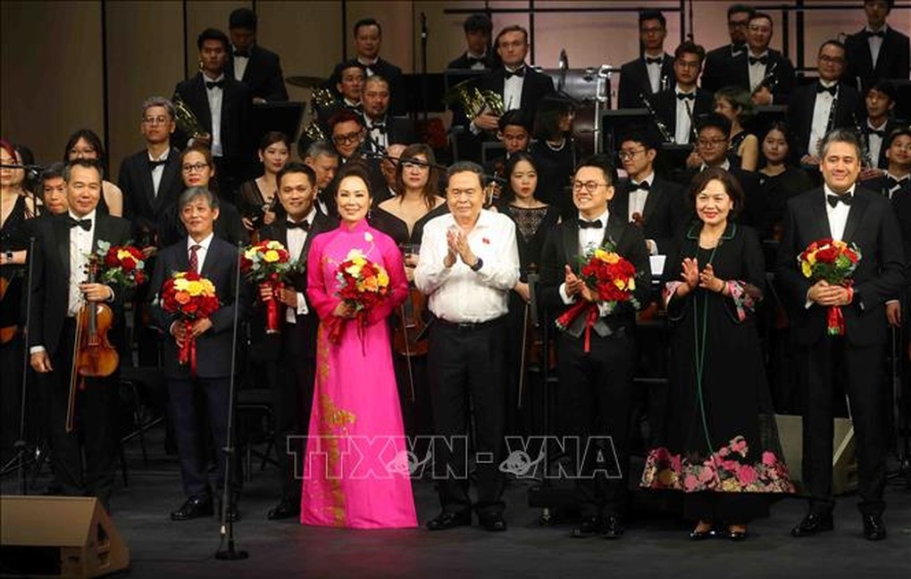 Tổng Bí thư, Chủ tịch nước dự Chương trình nghệ thuật Tổ quốc trong tim - 2