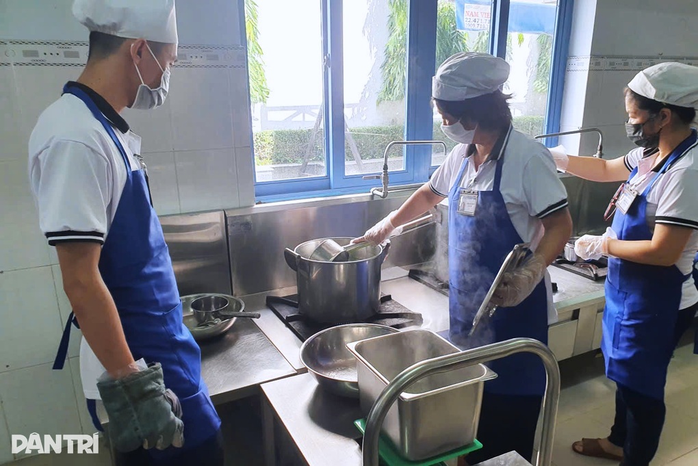 Đơn vị cung cấp suất ăn trường học than khó với Sở An toàn thực phẩm TPHCM - 2