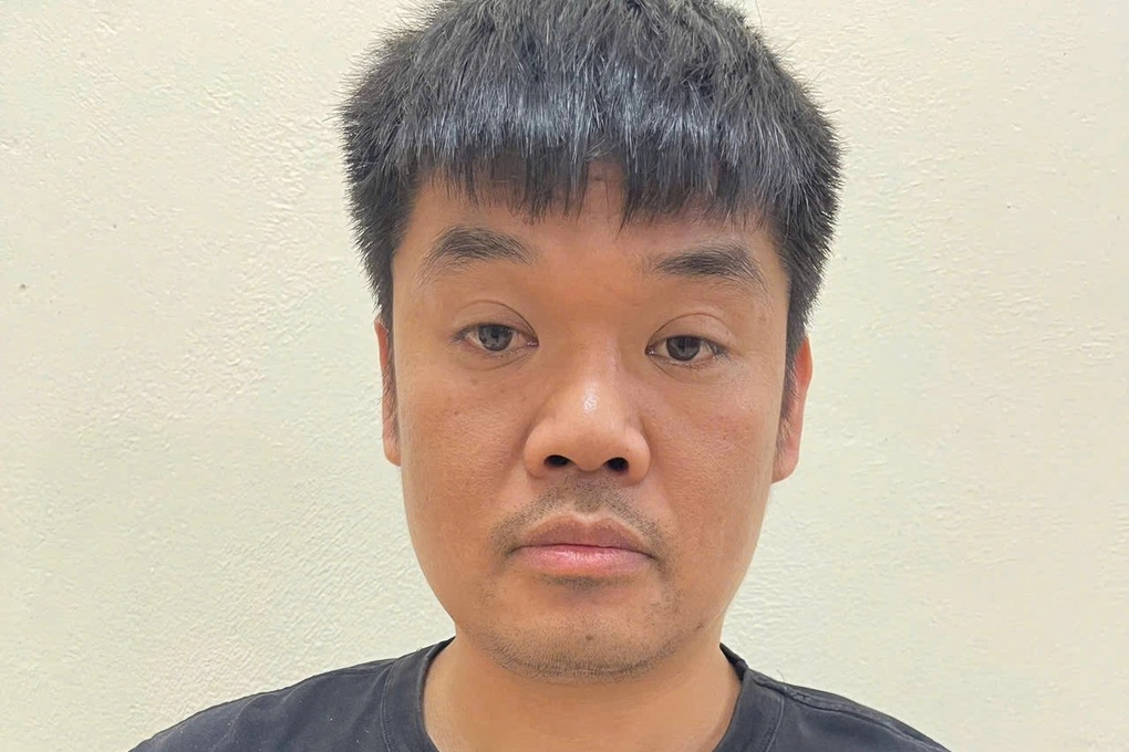 Hé lộ nguyên nhân vụ tài xế ô tô bóp cổ, hành hung người đàn ông trên đường - 1 Hé lộ nguyên nhân vụ tài xế ô tô bóp cổ, hành hung người đàn ông trên đường - 1